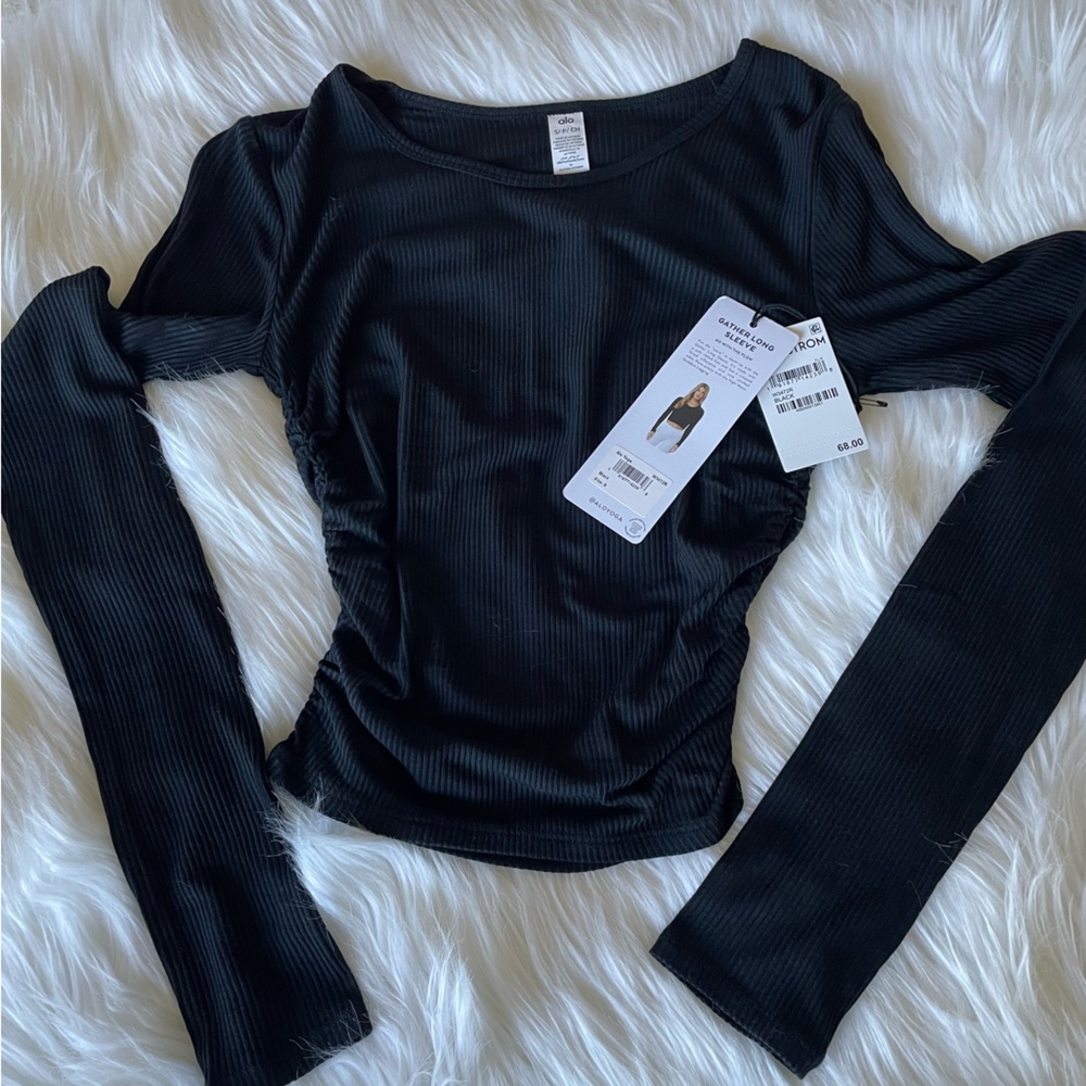 NWT Alo Long Sleeve Top $68